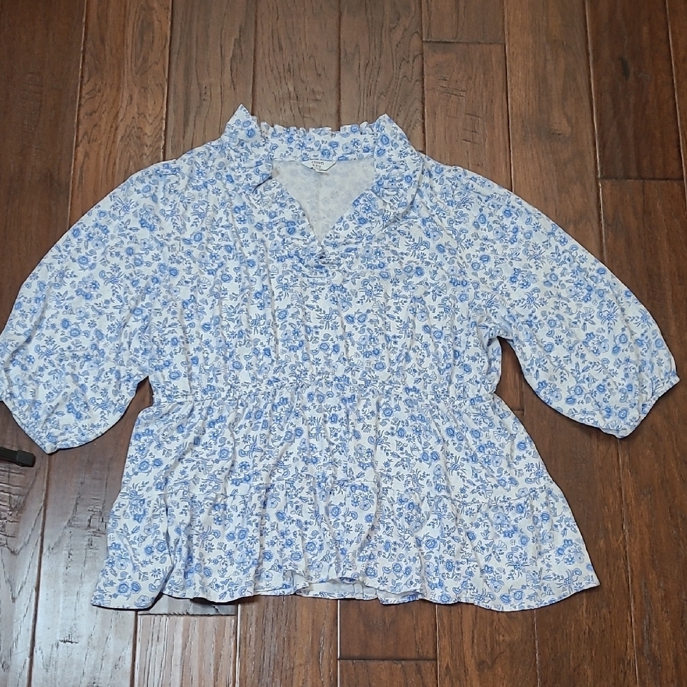 Crown & Ivy White & Blue Floral Print 3/4 Sleeve Blouse with Ruffle Neckline 2X